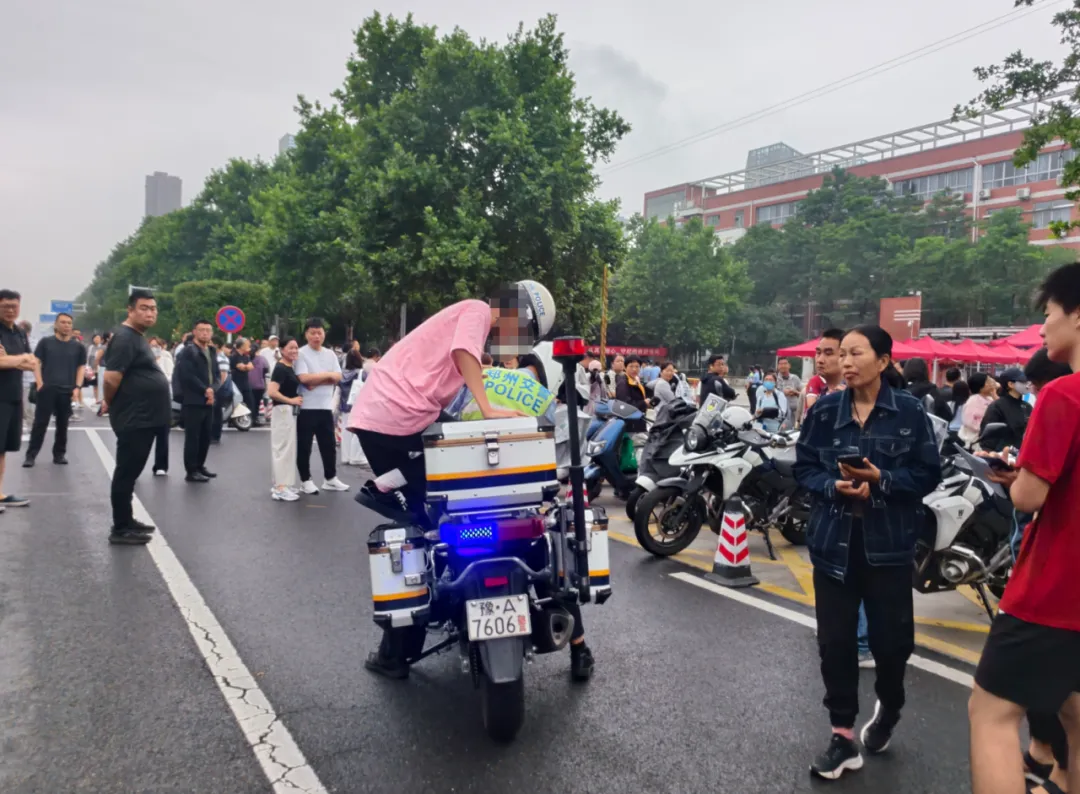 蝉鸣盛夏 藏蓝护航 —— 河南警方守护中考逐梦路-第21张图片-四季读书网