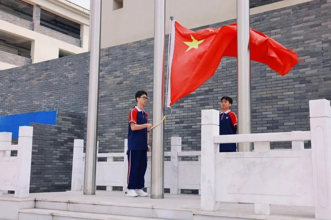这场升旗礼,为中考壮行!-第7张图片-四季读书网 这场升旗礼,为中考壮行!-第7张图片-四季读书网