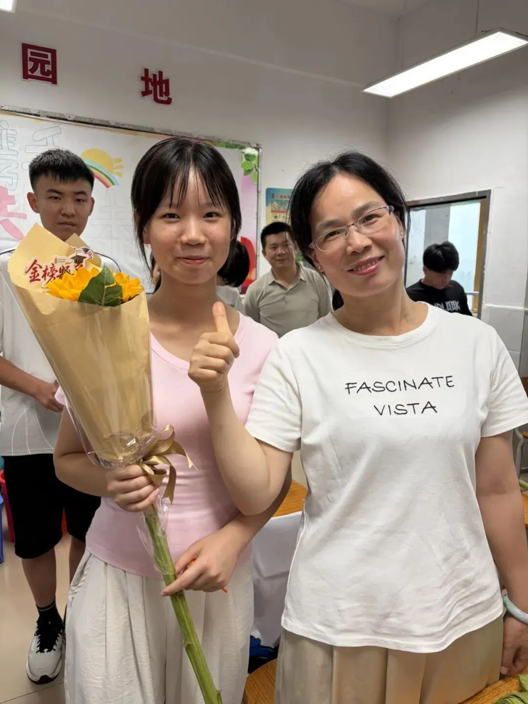 温情送福迎端午 家校同心战中考|八步第一初级中学开展“我为孩子送祝福”主题家长会-第11张图片-四季读书网