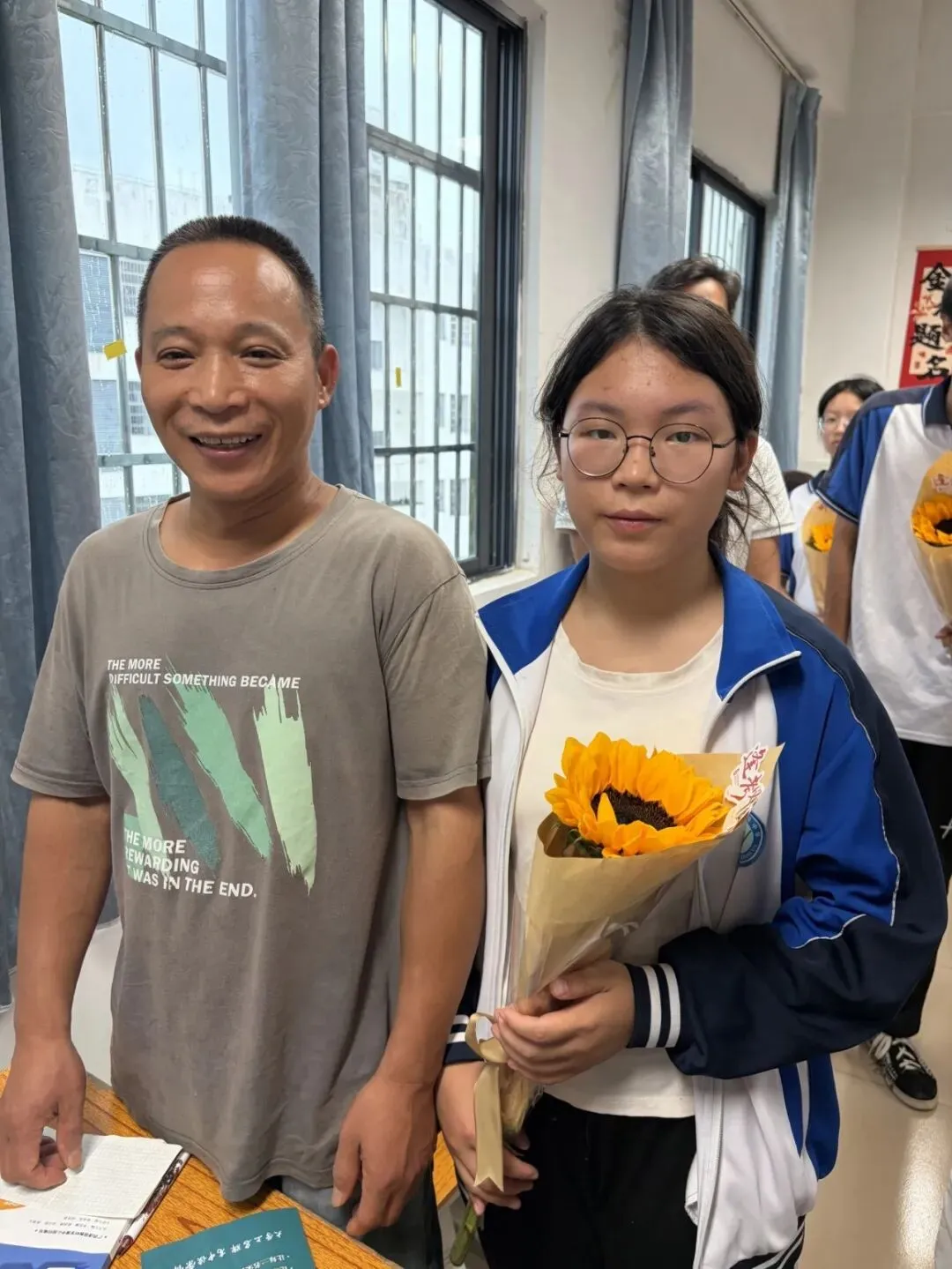 温情送福迎端午 家校同心战中考|八步第一初级中学开展“我为孩子送祝福”主题家长会-第12张图片-四季读书网