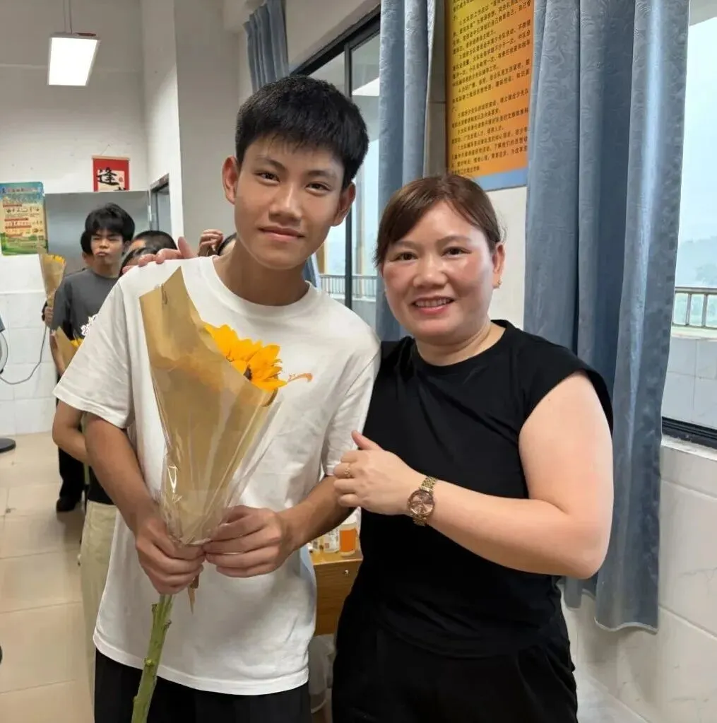 温情送福迎端午 家校同心战中考|八步第一初级中学开展“我为孩子送祝福”主题家长会-第26张图片-四季读书网