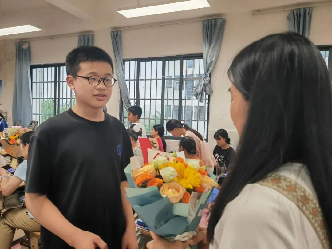 温情送福迎端午 家校同心战中考|八步第一初级中学开展“我为孩子送祝福”主题家长会-第28张图片-四季读书网