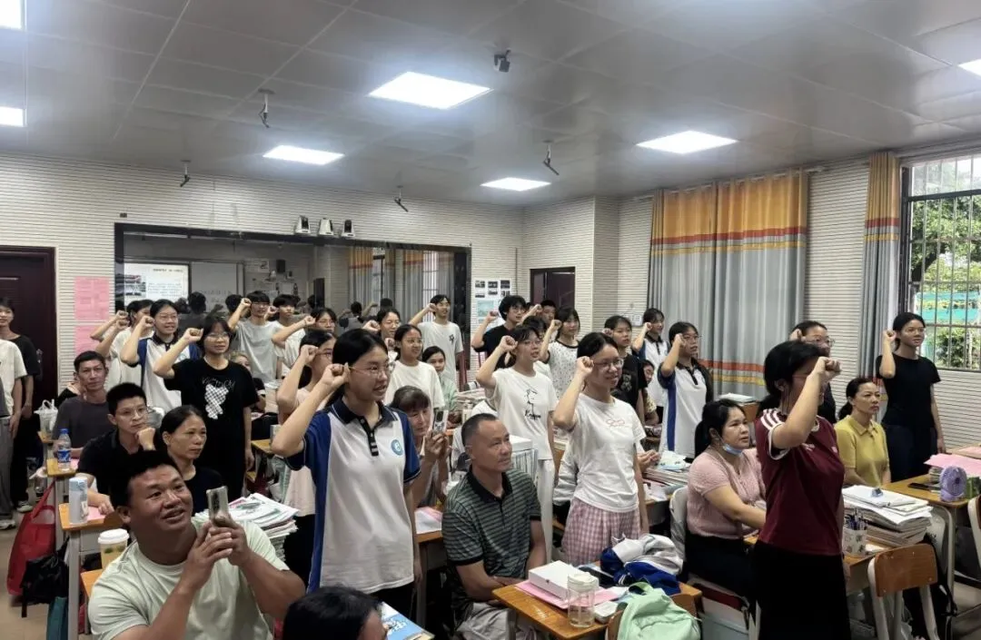 温情送福迎端午 家校同心战中考|八步第一初级中学开展“我为孩子送祝福”主题家长会-第39张图片-四季读书网