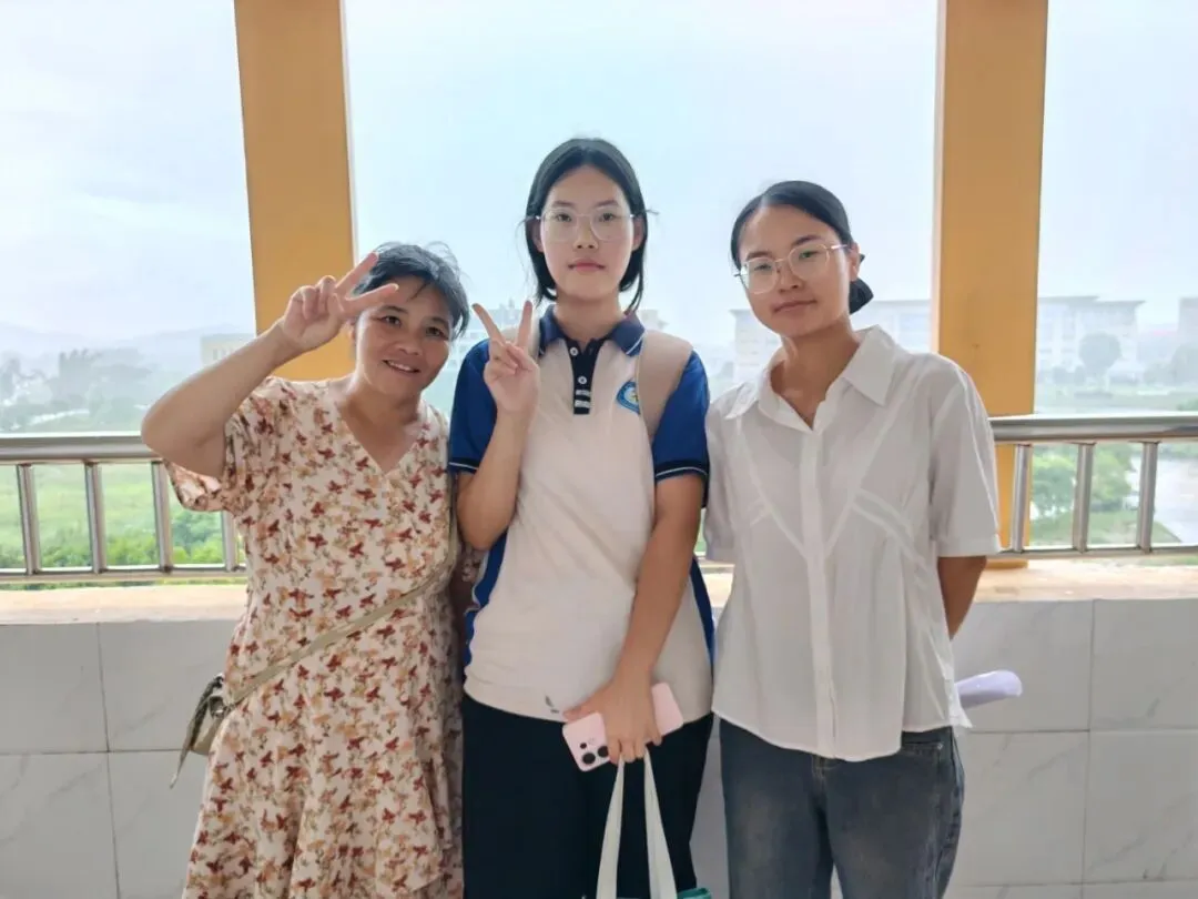 温情送福迎端午 家校同心战中考|八步第一初级中学开展“我为孩子送祝福”主题家长会-第44张图片-四季读书网
