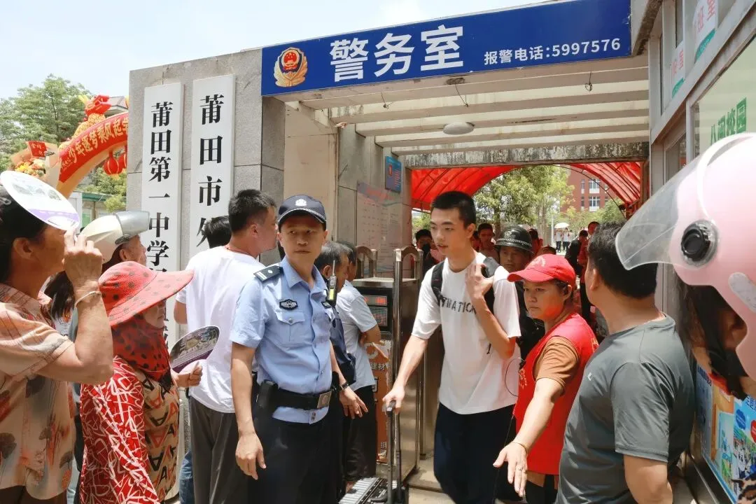 “警”随中考 圆满收官-第22张图片-四季读书网 “警”随中考 圆满收官-第22张图片-四季读书网