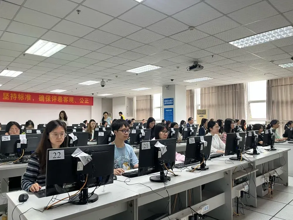 走进2026年高考评卷现场:试卷怎么打分-第3张图片-四季读书网 走进2026年高考评卷现场:试卷怎么打分-第3张图片-四季读书网