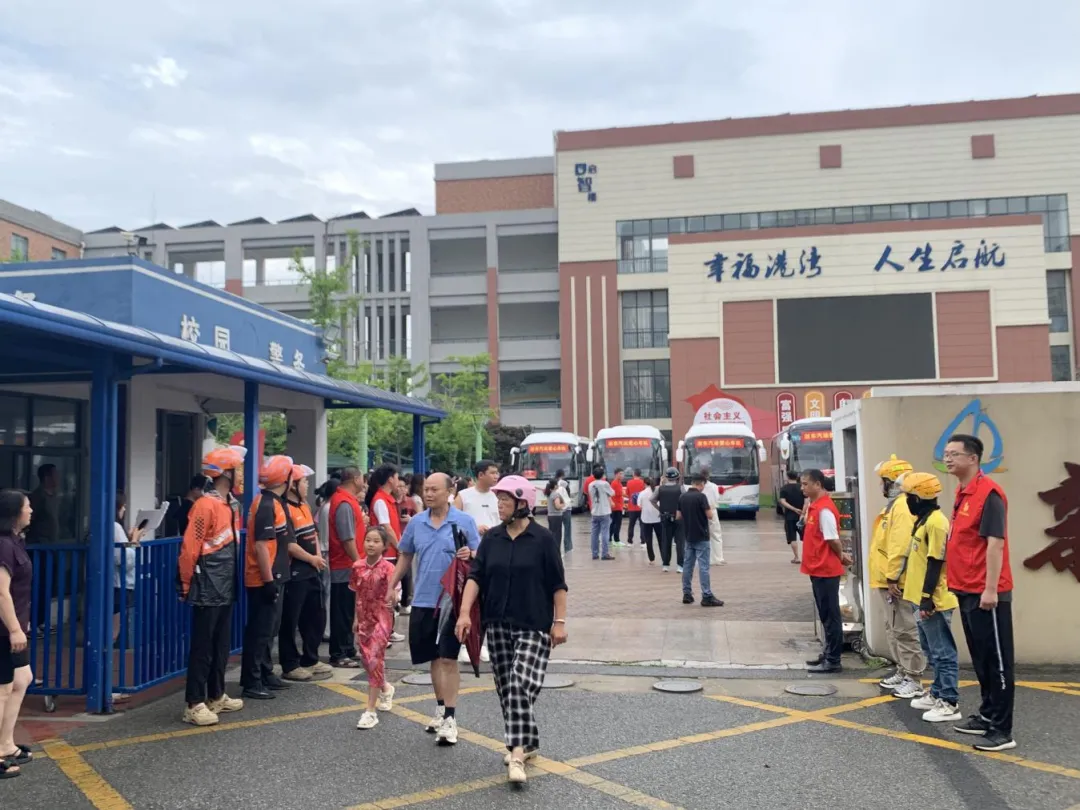 当端午遇上中考,宁波用坚守交出温暖答卷-第30张图片-四季读书网