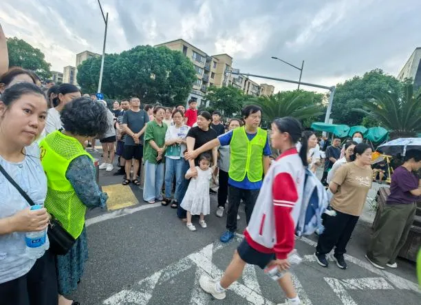 当端午遇上中考,宁波用坚守交出温暖答卷-第32张图片-四季读书网
