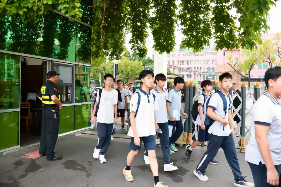 中考今日开考!柳州11.2万少年,加油!-第3张图片-四季读书网