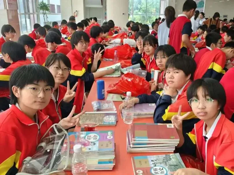 中考大捷只是序章!这组照片里藏着你最燃的青春.别停下,安丰高中等你好消息!-第34张图片-四季读书网 中考大捷只是序章!这组照片里藏着你最燃的青春.别停下,安丰高中等你好消息!-第34张图片-四季读书网