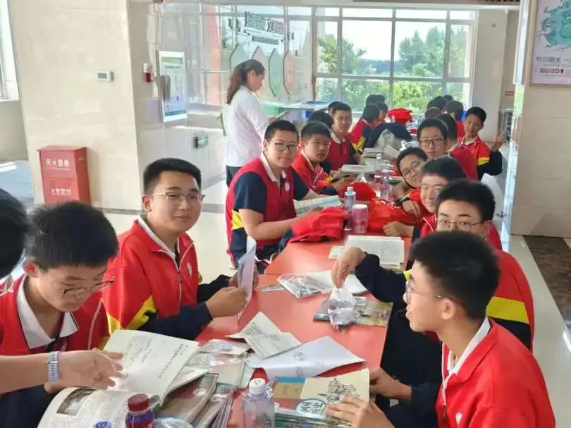 中考大捷只是序章!这组照片里藏着你最燃的青春.别停下,安丰高中等你好消息!-第37张图片-四季读书网 中考大捷只是序章!这组照片里藏着你最燃的青春.别停下,安丰高中等你好消息!-第37张图片-四季读书网