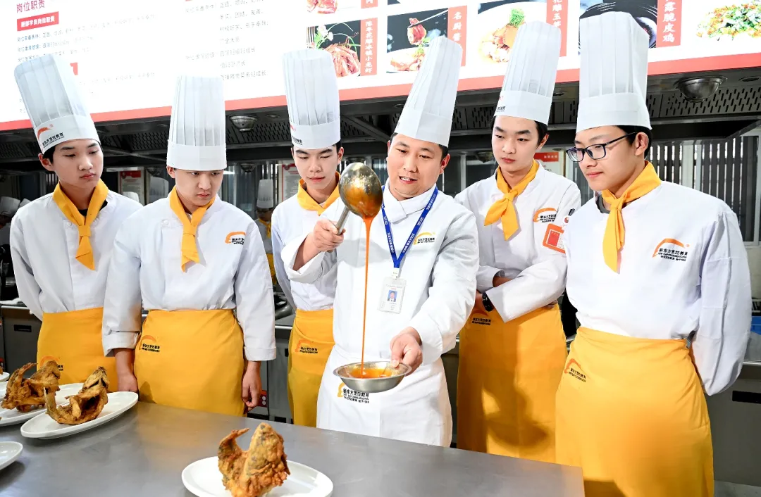 2026中考择校指南,初中毕业可以学技术吗?考不上高中可以上什么学校?-第10张图片-四季读书网