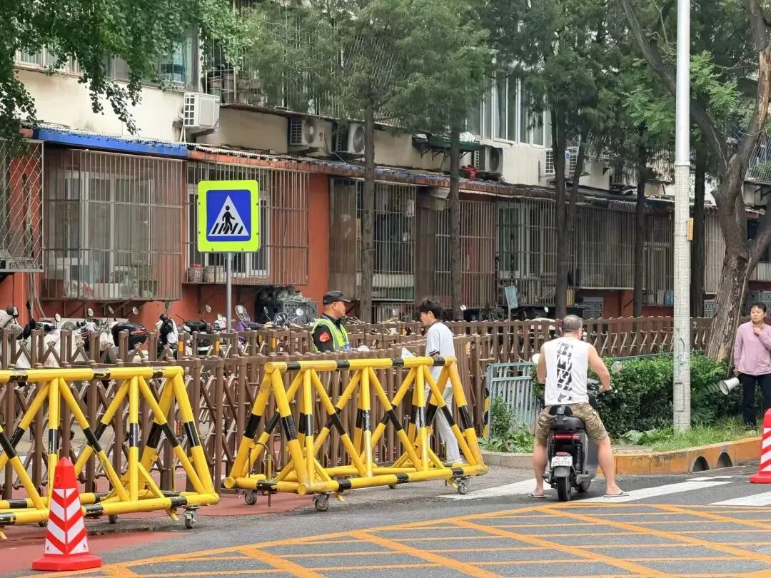 中考开考,北京警方一路护航——-第4张图片-四季读书网 中考开考,北京警方一路护航——-第4张图片-四季读书网