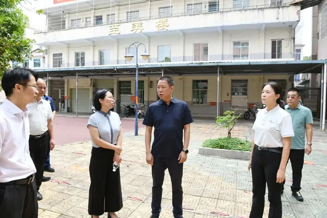 谢元喜开展现场办公 抓实中考筹备工作 筑牢校园周边安全防线-第1张图片-四季读书网 谢元喜开展现场办公 抓实中考筹备工作 筑牢校园周边安全防线-第1张图片-四季读书网