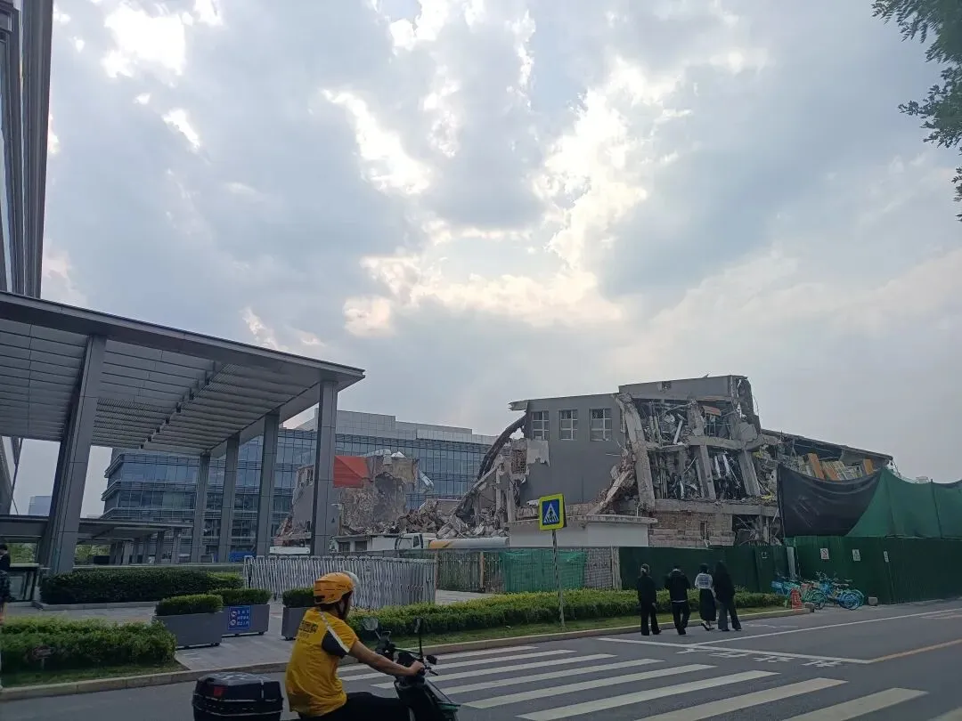 北京26年中考送别伪鸡娃、真攒班,迎来校内拼刷题、校外拼爹娘的就业至上年代-第11张图片-四季读书网