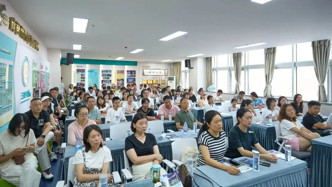 中考后择校“大考”,这场沙龙交出了怎样的答卷?-第1张图片-四季读书网 中考后择校“大考”,这场沙龙交出了怎样的答卷?-第1张图片-四季读书网