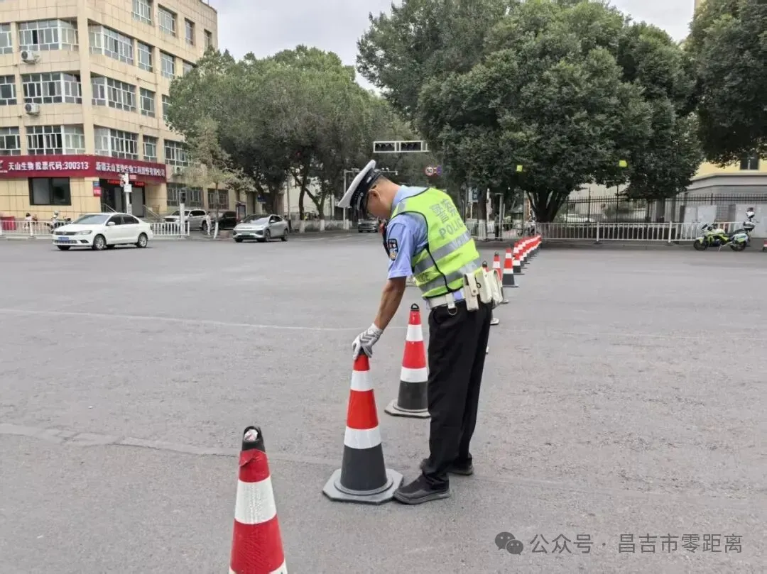 护航中考,他们在路上→-第4张图片-四季读书网 护航中考,他们在路上→-第4张图片-四季读书网