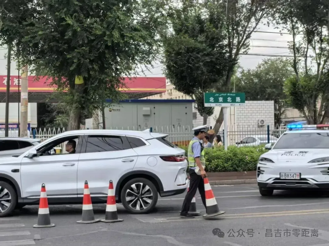 护航中考,他们在路上→-第12张图片-四季读书网 护航中考,他们在路上→-第12张图片-四季读书网