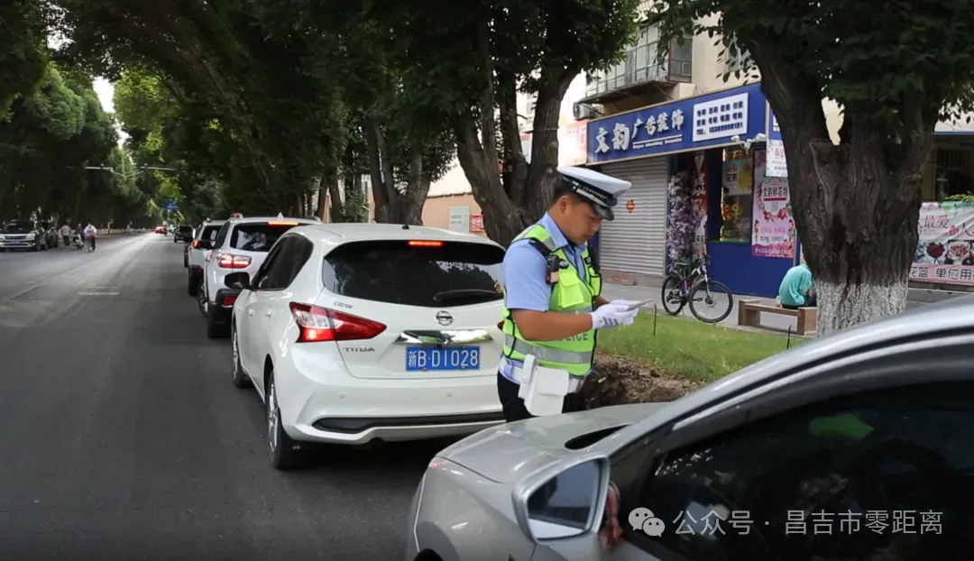 护航中考,他们在路上→-第13张图片-四季读书网 护航中考,他们在路上→-第13张图片-四季读书网