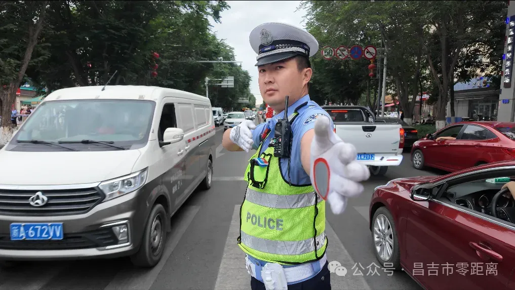 护航中考,他们在路上→-第16张图片-四季读书网 护航中考,他们在路上→-第16张图片-四季读书网