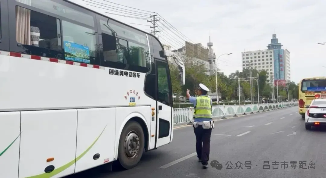 护航中考,他们在路上→-第17张图片-四季读书网 护航中考,他们在路上→-第17张图片-四季读书网