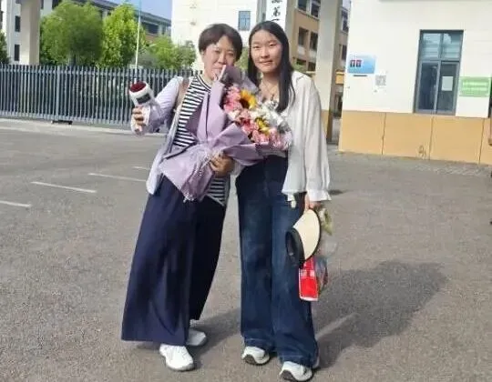 张花平 || 中考落幕,我珍藏起“国服第一班主任”的横幅-第7张图片-四季读书网 张花平 || 中考落幕,我珍藏起“国服第一班主任”的横幅-第7张图片-四季读书网