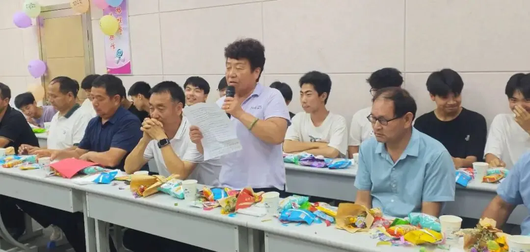 张花平 || 中考落幕,我珍藏起“国服第一班主任”的横幅-第13张图片-四季读书网 张花平 || 中考落幕,我珍藏起“国服第一班主任”的横幅-第13张图片-四季读书网