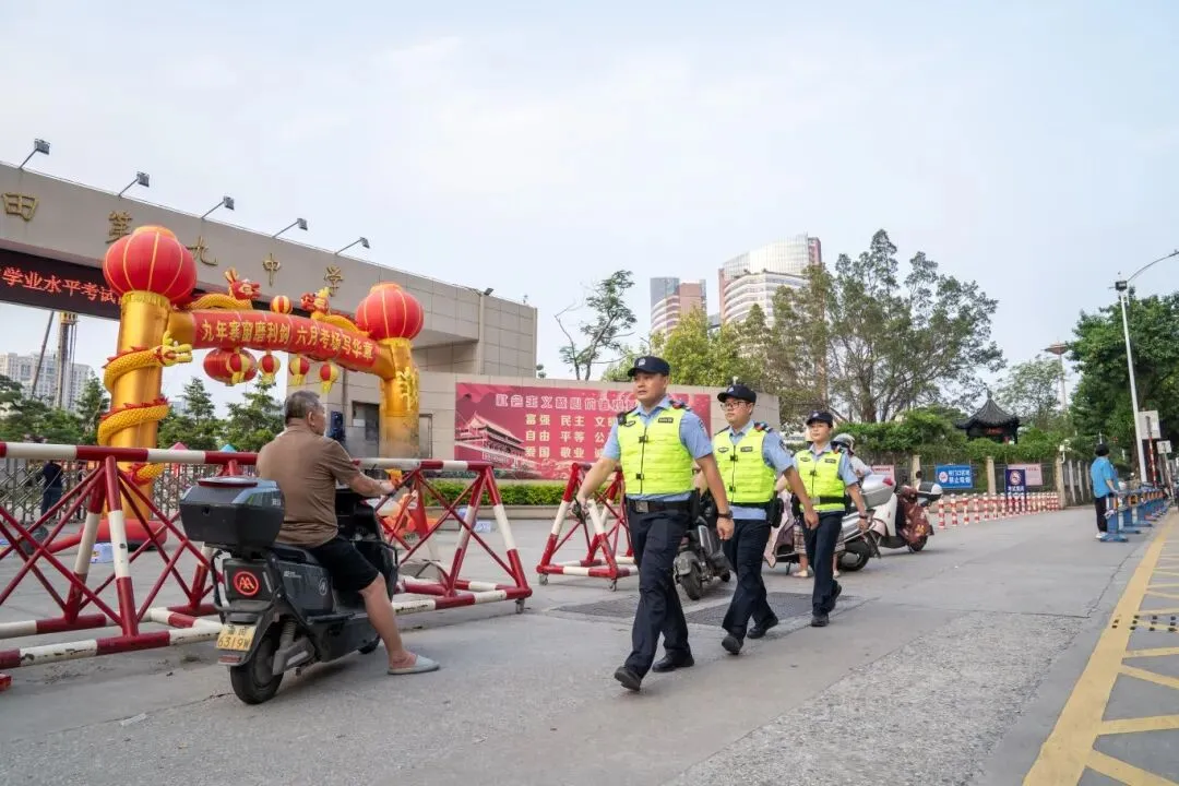 中考结束,荔城公安还在考点忙什么?-第6张图片-四季读书网