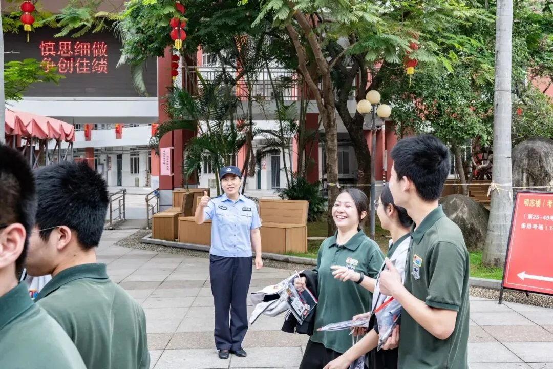 中考结束,荔城公安还在考点忙什么?-第8张图片-四季读书网