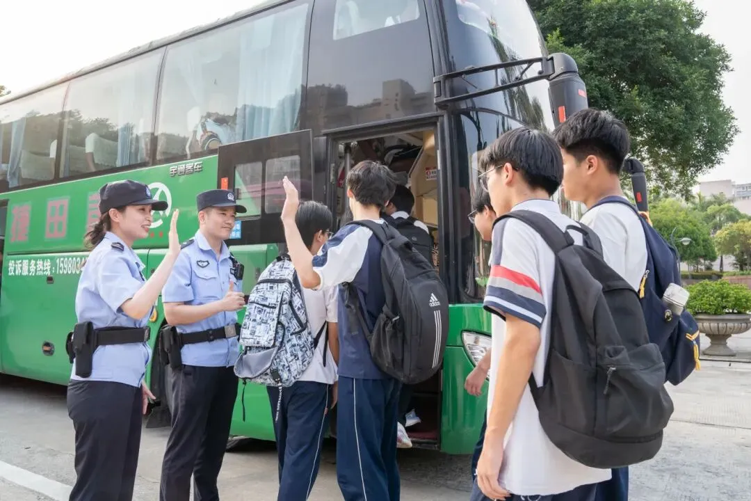 中考结束,荔城公安还在考点忙什么?-第10张图片-四季读书网