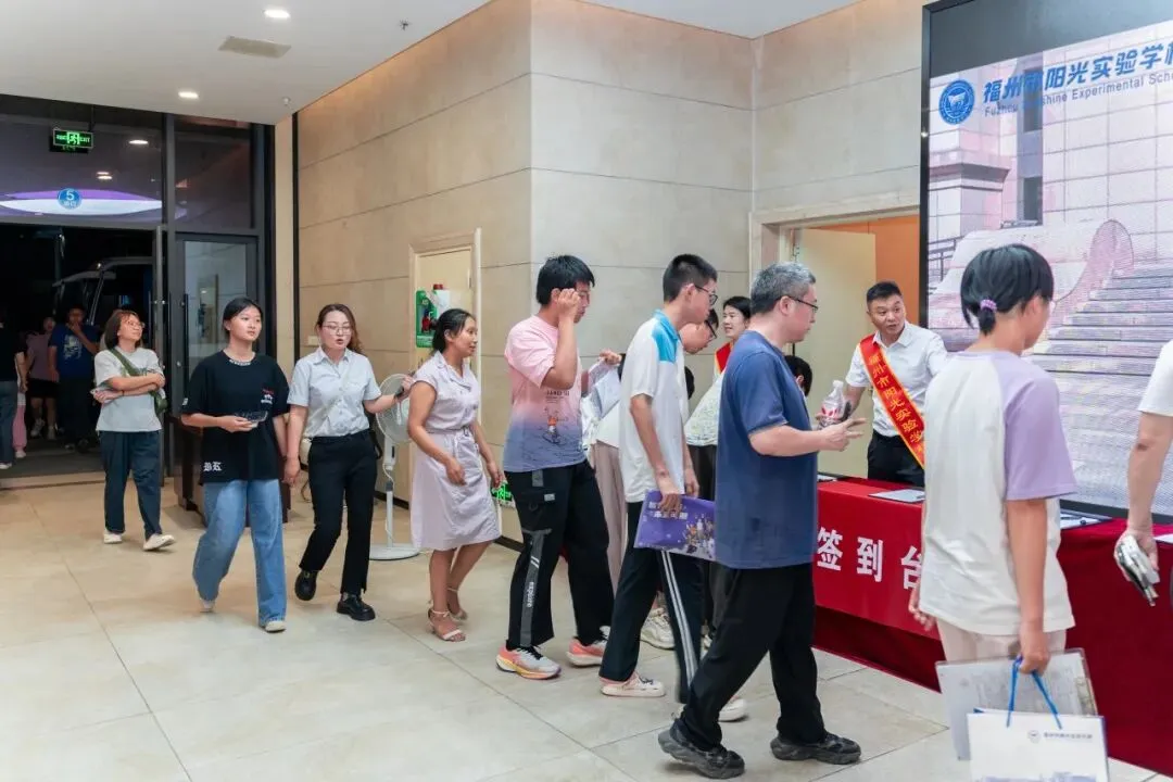 精准估分,从容填报!福州晚报马尾区专场中考志愿填报讲座圆满落幕-第12张图片-四季读书网 精准估分,从容填报!福州晚报马尾区专场中考志愿填报讲座圆满落幕-第12张图片-四季读书网