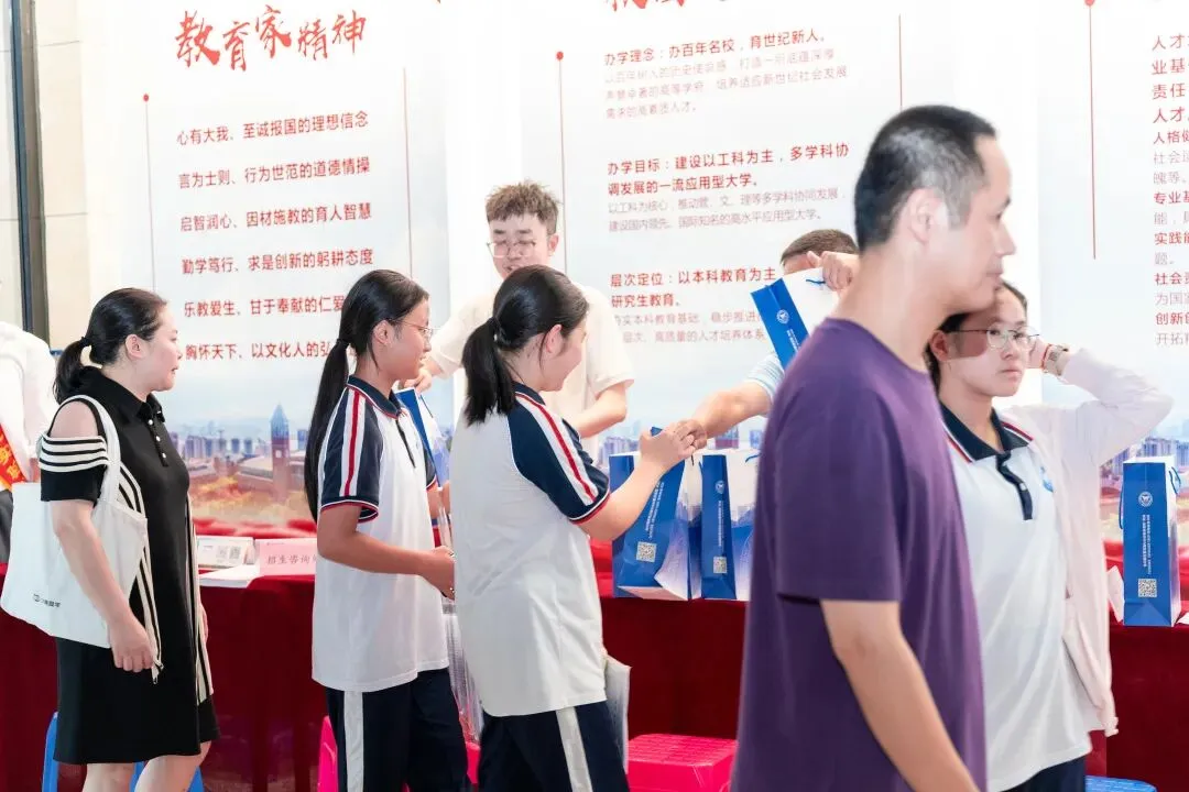 精准估分,从容填报!福州晚报马尾区专场中考志愿填报讲座圆满落幕-第15张图片-四季读书网 精准估分,从容填报!福州晚报马尾区专场中考志愿填报讲座圆满落幕-第15张图片-四季读书网