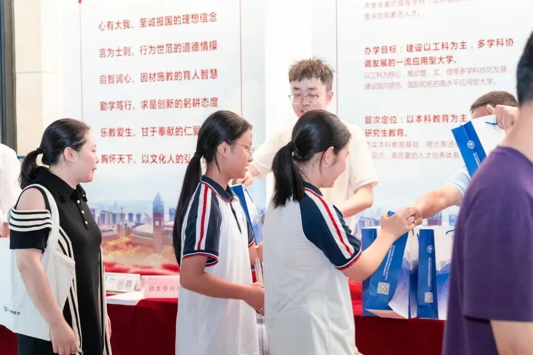 精准估分,从容填报!福州晚报马尾区专场中考志愿填报讲座圆满落幕-第29张图片-四季读书网 精准估分,从容填报!福州晚报马尾区专场中考志愿填报讲座圆满落幕-第29张图片-四季读书网