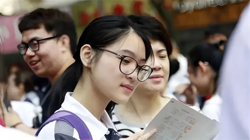 高考试卷打分真的会手一抖扣错分?看完你就放心了-第1张图片-四季读书网 高考试卷打分真的会手一抖扣错分?看完你就放心了-第1张图片-四季读书网