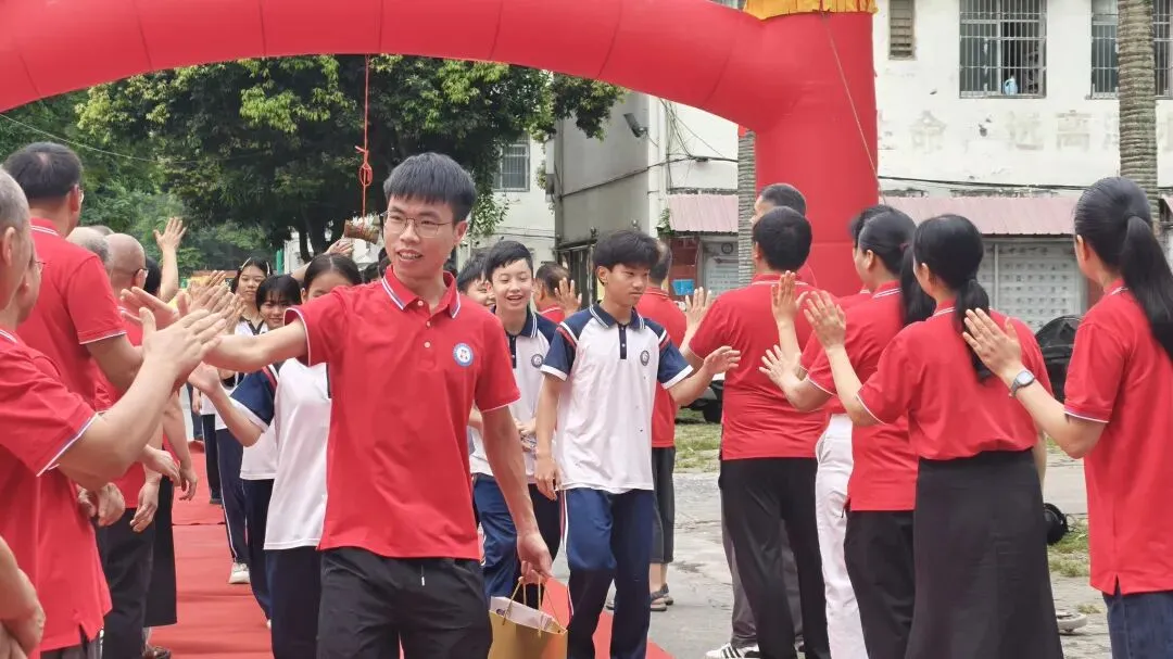 鲲鹏展翅凌万里 逐梦中考正当时——宾州三中2026年中考壮行仪式圆满举行-第39张图片-四季读书网