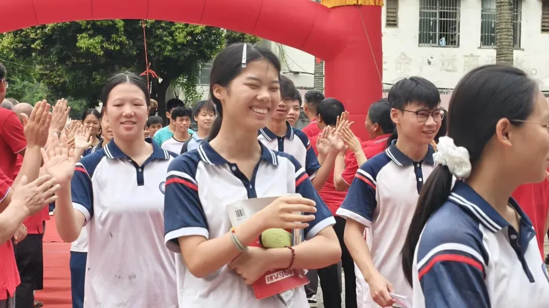 鲲鹏展翅凌万里 逐梦中考正当时——宾州三中2026年中考壮行仪式圆满举行-第40张图片-四季读书网