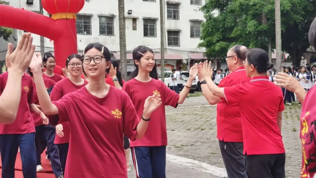 鲲鹏展翅凌万里 逐梦中考正当时——宾州三中2026年中考壮行仪式圆满举行-第46张图片-四季读书网