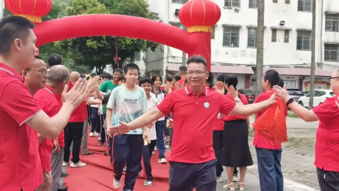 鲲鹏展翅凌万里 逐梦中考正当时——宾州三中2026年中考壮行仪式圆满举行-第48张图片-四季读书网