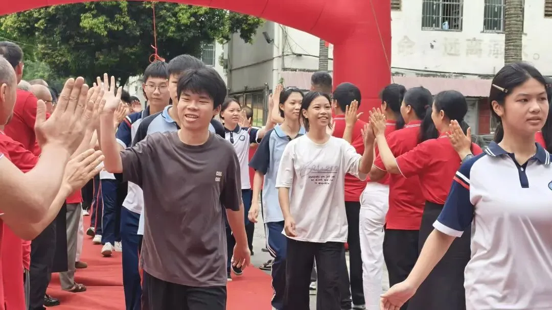 鲲鹏展翅凌万里 逐梦中考正当时——宾州三中2026年中考壮行仪式圆满举行-第49张图片-四季读书网
