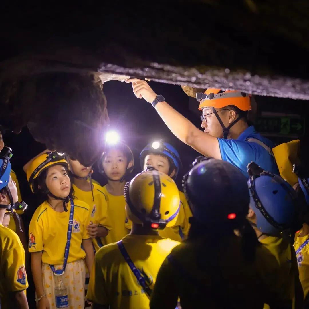 6.28-6.30中考假专场!【英西探险】3日独立营|天然岩壁攀岩,探秘峰林溶洞,森林夜观,溯源茶文化......给孩子一个野趣十足的成长挑战!-第17张图片-四季读书网
