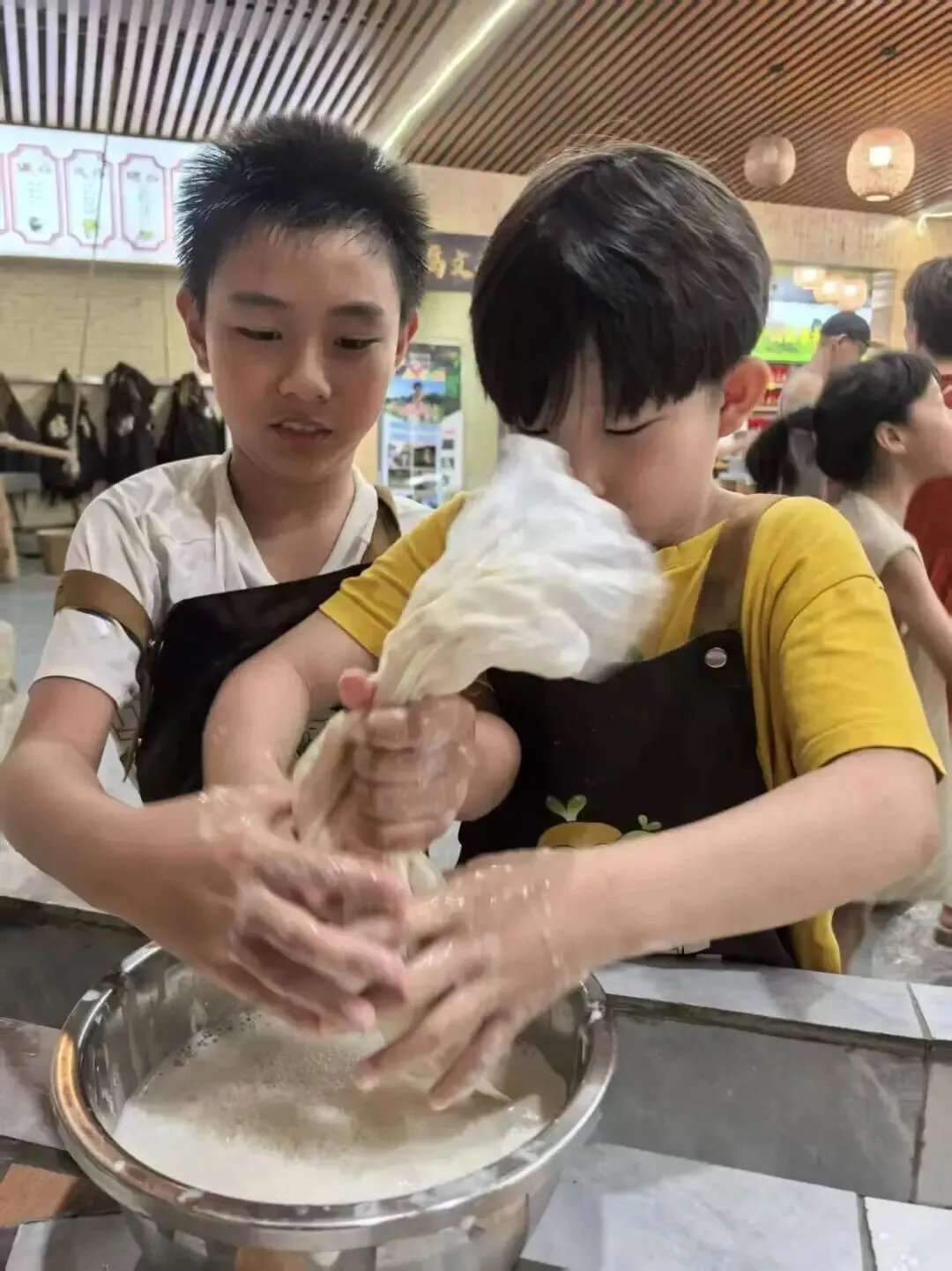 6.28-6.30中考假专场!【英西探险】3日独立营|天然岩壁攀岩,探秘峰林溶洞,森林夜观,溯源茶文化......给孩子一个野趣十足的成长挑战!-第52张图片-四季读书网