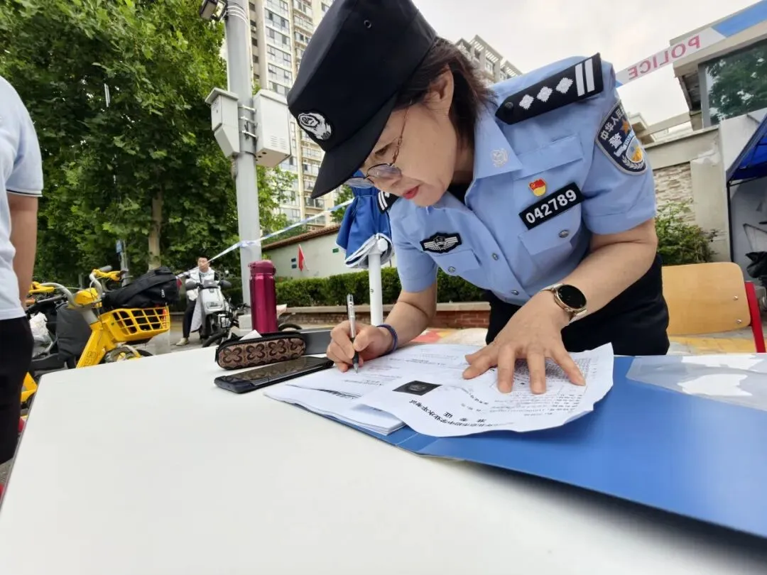 逐梦中考 藏蓝护航-第11张图片-四季读书网