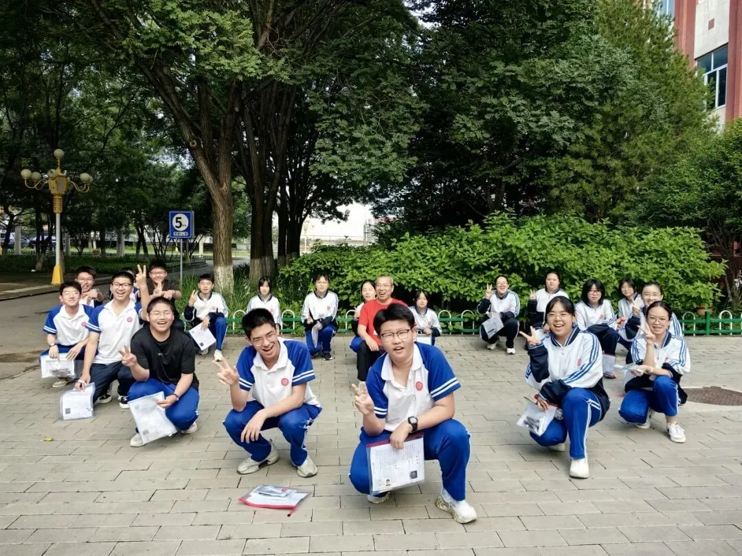 多图直击,北京中考首日——-第9张图片-四季读书网 多图直击,北京中考首日——-第9张图片-四季读书网