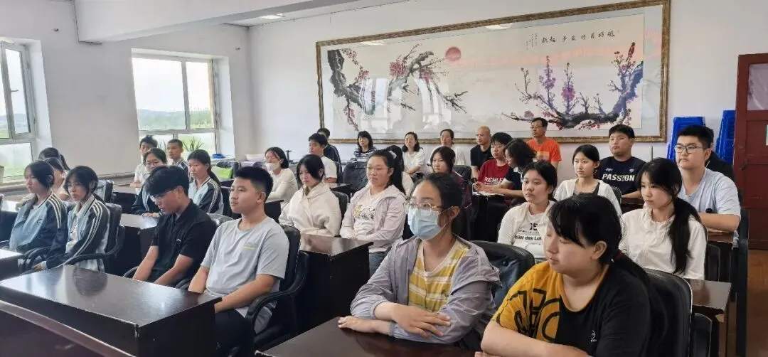 细化考务明职责 凝心聚力护中考——海南中心校召开2026年初中学业水平考试考务工作专题会议-第2张图片-四季读书网 细化考务明职责 凝心聚力护中考——海南中心校召开2026年初中学业水平考试考务工作专题会议-第2张图片-四季读书网