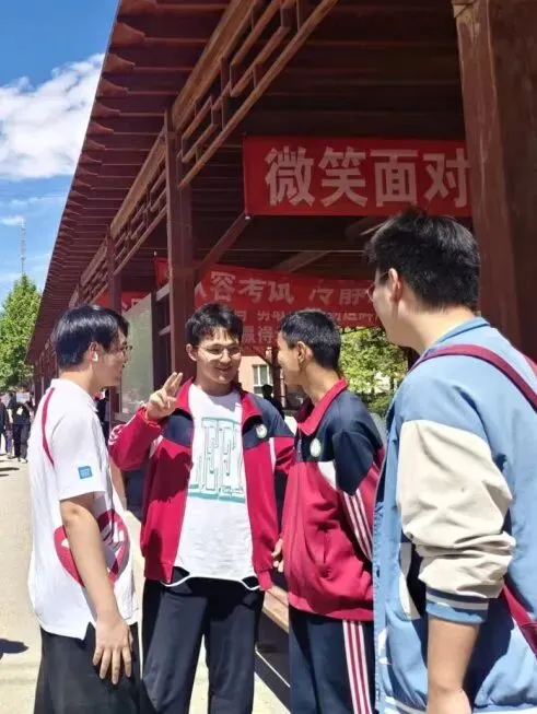 志愿暖心助中考 青春护航赴新程-第29张图片-四季读书网 志愿暖心助中考 青春护航赴新程-第29张图片-四季读书网
