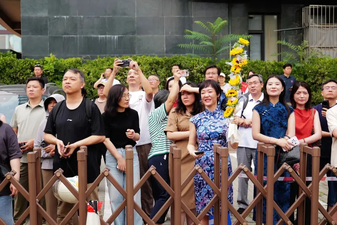少年只管追梦!东城多部门联动护航,直击中考首日——-第5张图片-四季读书网