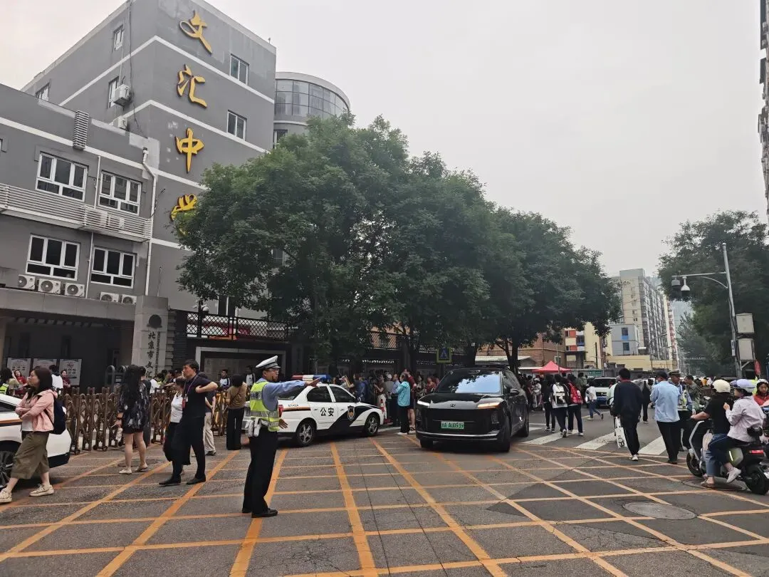少年只管追梦!东城多部门联动护航,直击中考首日——-第10张图片-四季读书网