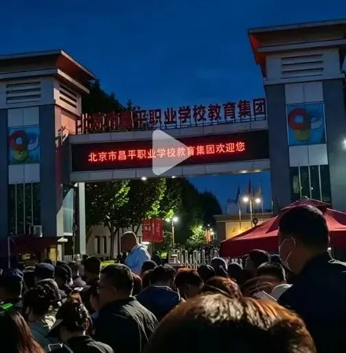 探校 | 中考后家长挤爆“国际中本贯通”:一年10万不到学费!毕业后被耶鲁、剑桥录取了…-第1张图片-四季读书网 探校 | 中考后家长挤爆“国际中本贯通”:一年10万不到学费!毕业后被耶鲁、剑桥录取了…-第1张图片-四季读书网