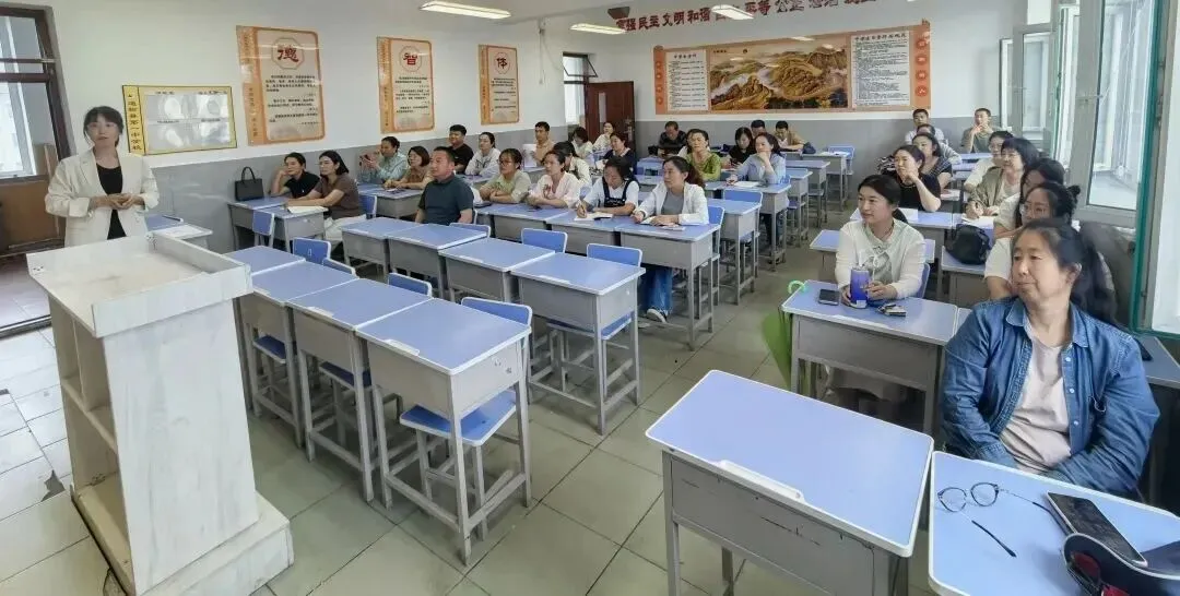 校园记录丨精研高考真题趋势 锚定素养育人方向——通榆县第一中学校举办2026 年高考试题研讨会-第11张图片-四季读书网 校园记录丨精研高考真题趋势 锚定素养育人方向——通榆县第一中学校举办2026 年高考试题研讨会-第11张图片-四季读书网