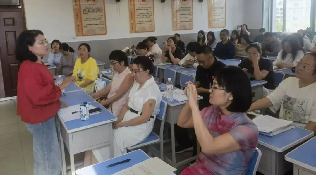 校园记录丨精研高考真题趋势 锚定素养育人方向——通榆县第一中学校举办2026 年高考试题研讨会-第14张图片-四季读书网 校园记录丨精研高考真题趋势 锚定素养育人方向——通榆县第一中学校举办2026 年高考试题研讨会-第14张图片-四季读书网